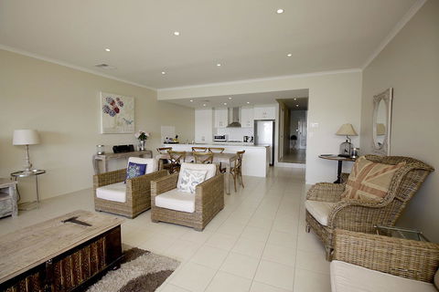 Wallaroo Marina Apartments - E Caravan Parks 5