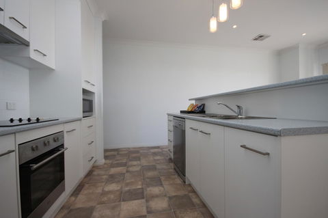 Wallaroo Marina Apartments - E Caravan Parks 24