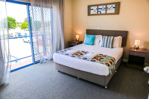 Marina Hotel - E Caravan Parks 30