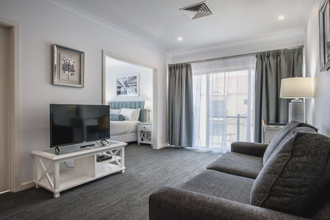 Marina Hotel - E Caravan Parks 9