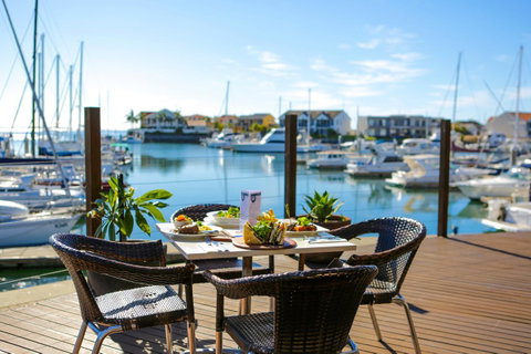 Marina Hotel - E Caravan Parks 42