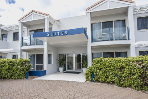 Marina Hotel - E Caravan Parks 20