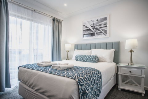 Marina Hotel - E Caravan Parks 6