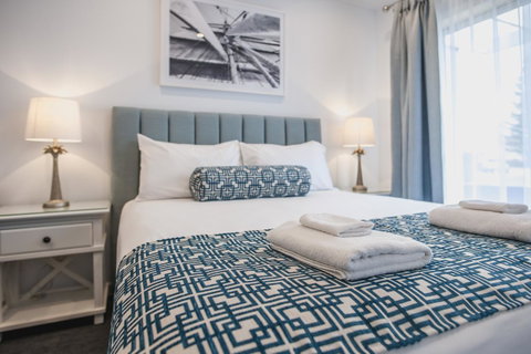 Marina Hotel - E Caravan Parks 23