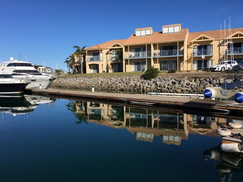 Marina Hotel - E Caravan Parks 35