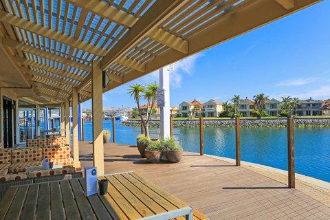 Marina Hotel - E Caravan Parks 38