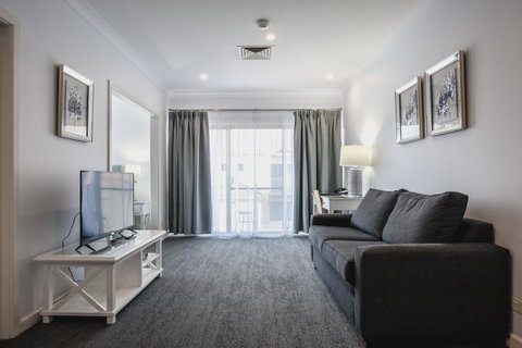 Marina Hotel - E Caravan Parks 10