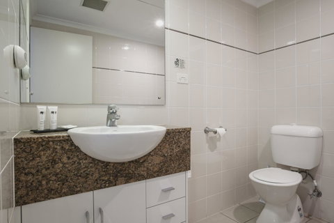 Marina Hotel - E Caravan Parks 13