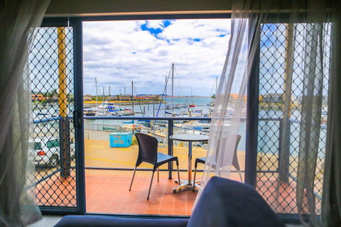 Marina Hotel - E Caravan Parks 29