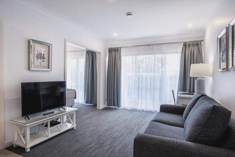 Marina Hotel - E Caravan Parks 24