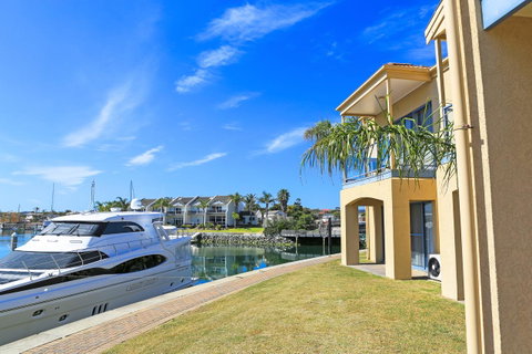 Marina Hotel - E Caravan Parks 27