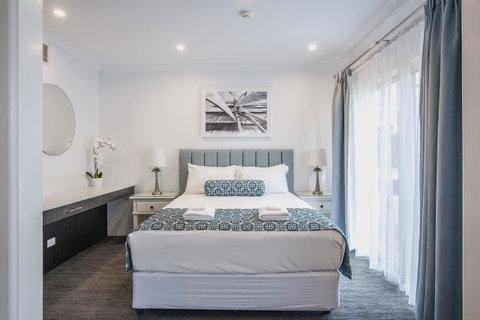 Marina Hotel - E Caravan Parks 21