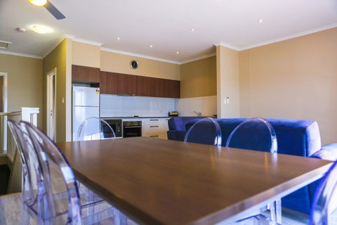 Marina Hotel - E Caravan Parks 33