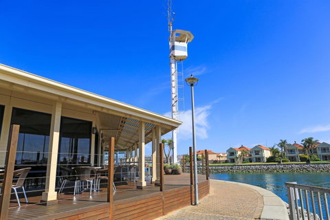 Marina Hotel - E Caravan Parks 36