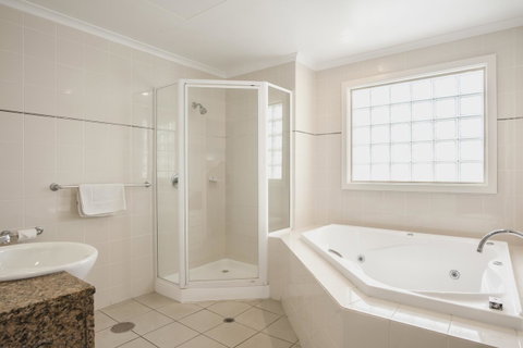 Marina Hotel - E Caravan Parks 2