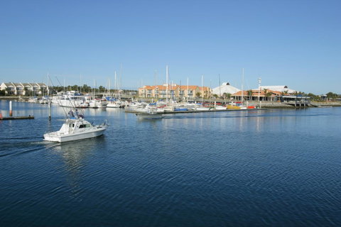 Marina Hotel - E Caravan Parks 39