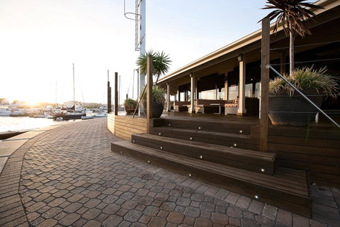 Marina Hotel - E Caravan Parks 37