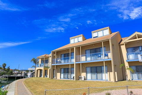 Marina Hotel - E Caravan Parks 28