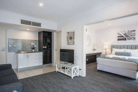 Marina Hotel - E Caravan Parks 26