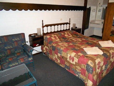 Bordertown Motel - E Caravan Parks 9