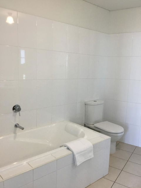 Wallaroo Marina Waterfront Luxe Apartment - E Caravan Parks 19