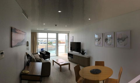 Wallaroo Marina Waterfront Luxe Apartment - E Caravan Parks 1