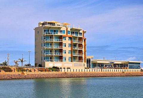 Wallaroo Marina Waterfront Luxe Apartment - E Caravan Parks 24