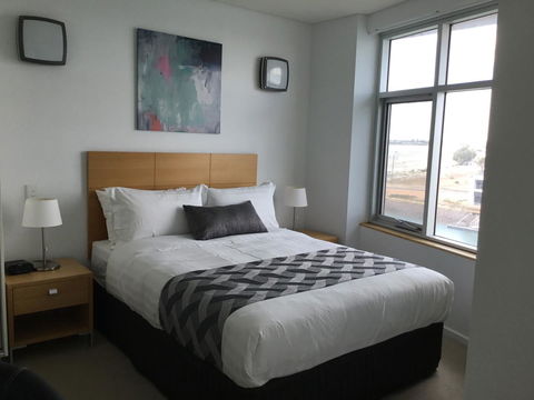 Wallaroo Marina Waterfront Luxe Apartment - E Caravan Parks 14