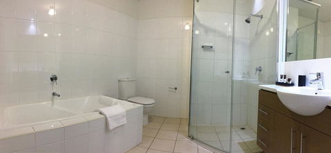 Wallaroo Marina Waterfront Luxe Apartment - E Caravan Parks 17