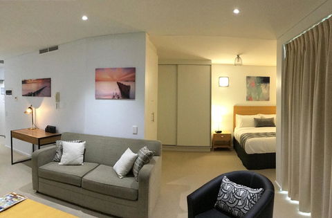 Wallaroo Marina Waterfront Luxe Apartment - E Caravan Parks 8