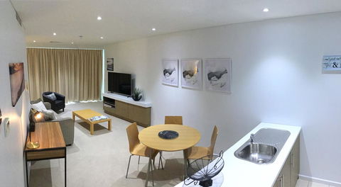 Wallaroo Marina Waterfront Luxe Apartment - E Caravan Parks 4