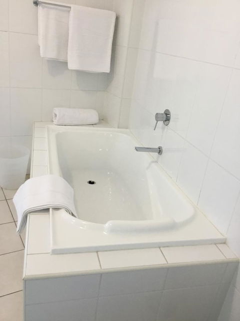 Wallaroo Marina Waterfront Luxe Apartment - E Caravan Parks 20