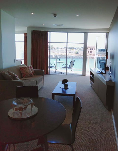 Wallaroo Marina Executive Apartments - E Caravan Parks 5