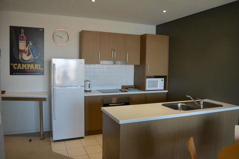 Wallaroo Marina Luxury Apartment - E Caravan Parks 12