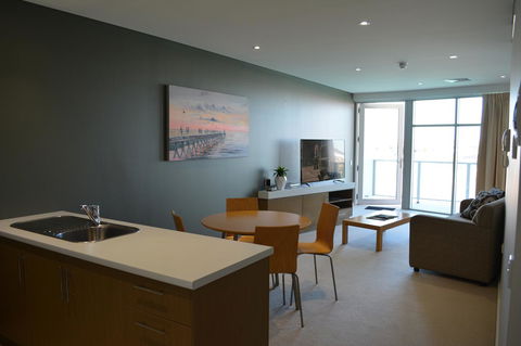 Wallaroo Marina Luxury Apartment - E Caravan Parks 13