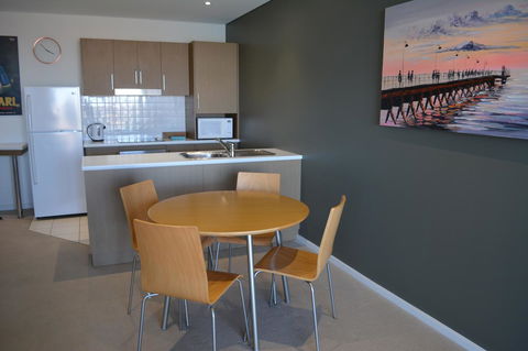 Wallaroo Marina Luxury Apartment - E Caravan Parks 19