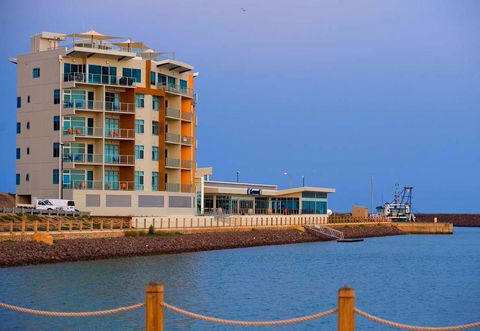 Wallaroo Marina Luxury Apartment - E Caravan Parks 1