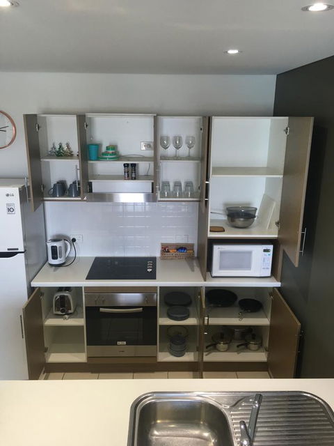 Wallaroo Marina Luxury Apartment - E Caravan Parks 8