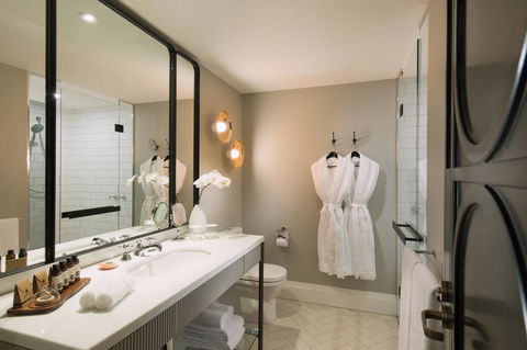 Mayfair Hotel - E Caravan Parks 12