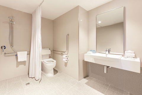 Holiday Inn Express Adelaide City Centre, An IHG Hotel - E Caravan Parks 10