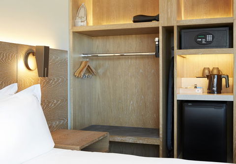 Holiday Inn Express Adelaide City Centre, An IHG Hotel - E Caravan Parks 9