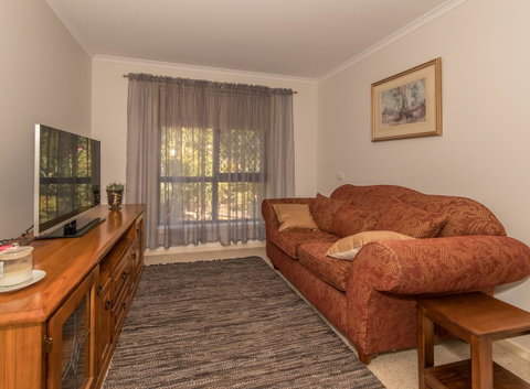 Tanunda\'s Magpie House - E Caravan Parks 9