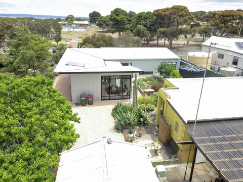 Sinclair Eco House - E Caravan Parks 5