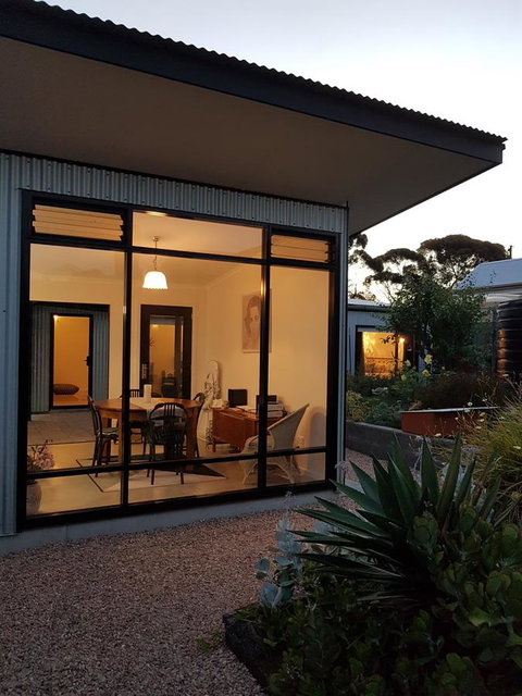 Sinclair Eco House - E Caravan Parks 14