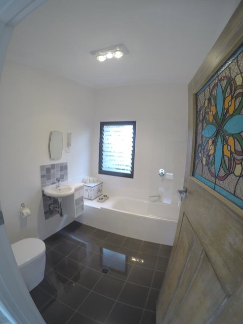 Sinclair Eco House - E Caravan Parks 7