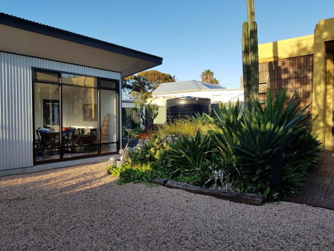 Sinclair Eco House - E Caravan Parks 23