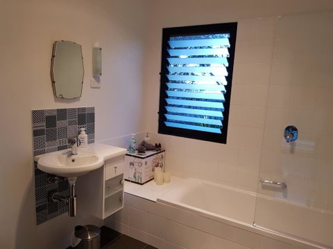 Sinclair Eco House - E Caravan Parks 25