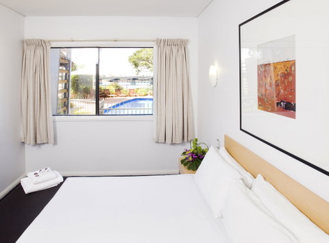 Majestic Oasis Apartments - E Caravan Parks 12