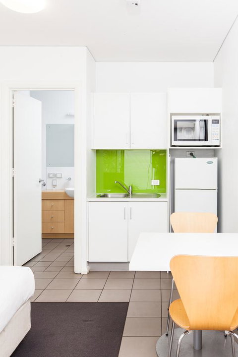 Majestic Oasis Apartments - E Caravan Parks 28