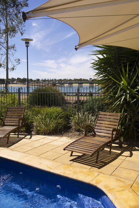 Majestic Oasis Apartments - E Caravan Parks 13